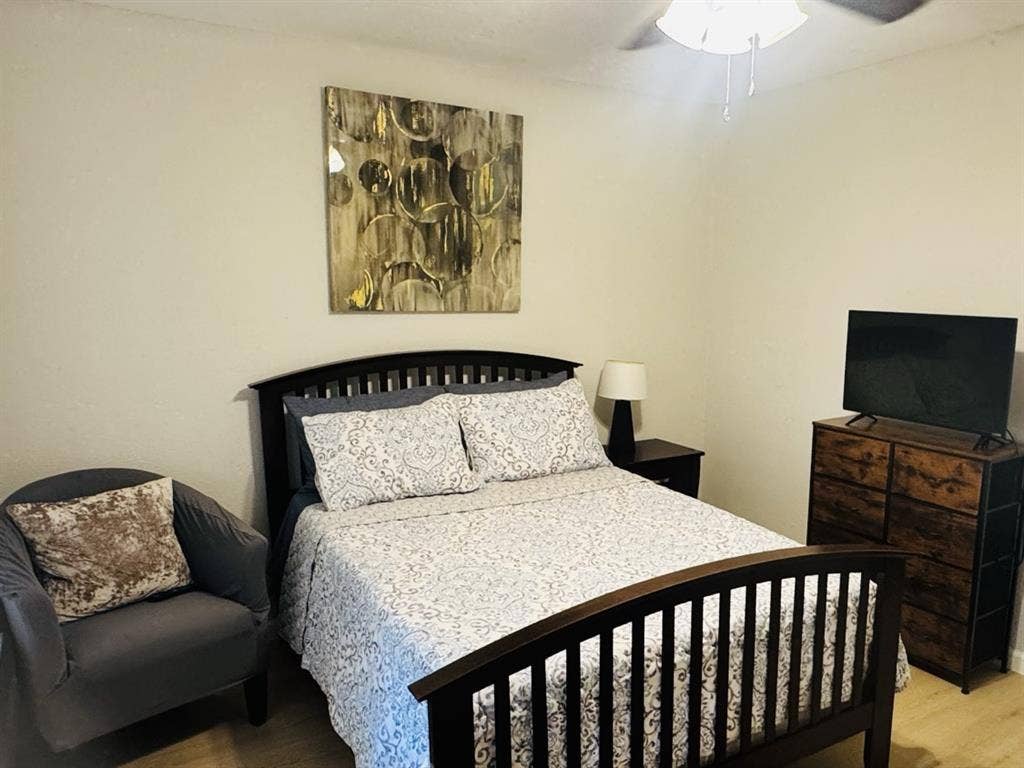 Looking for Female roommates
