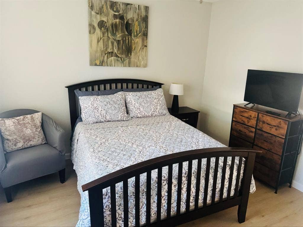 Looking for Female roommates