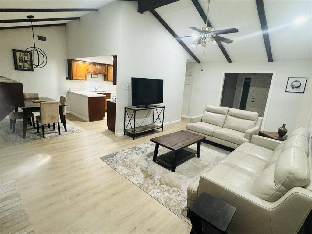 Looking for Female roommates