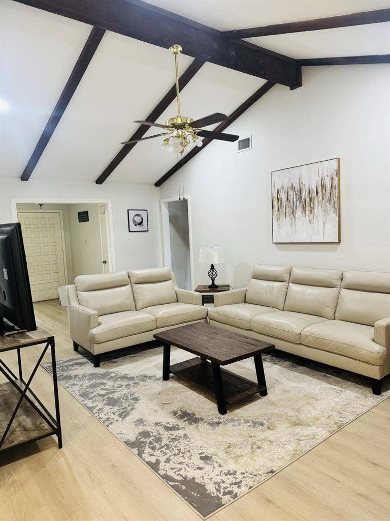 Looking for Female roommates