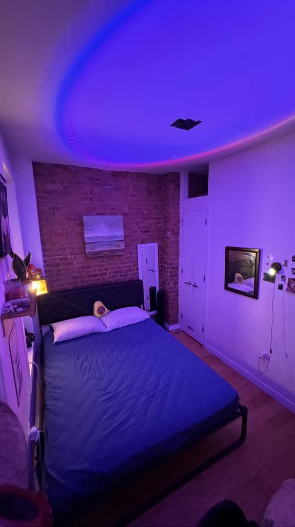 Room w/amenities - Ridgewood