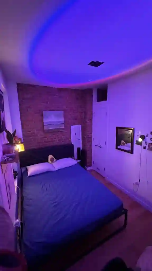 Room w/amenities - Ridgewood