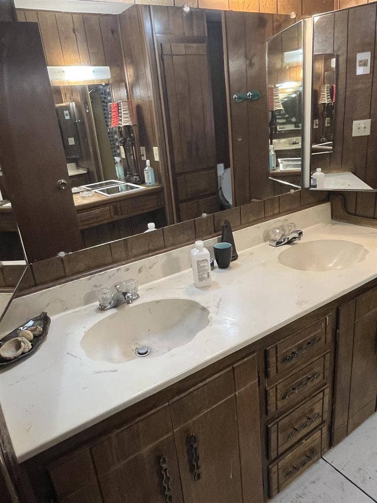 1 bedroom and private bathroom