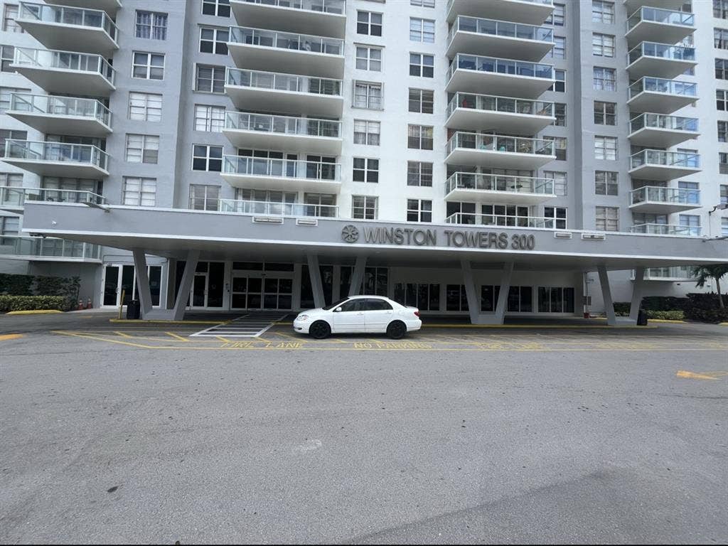 Private room. Private bath.