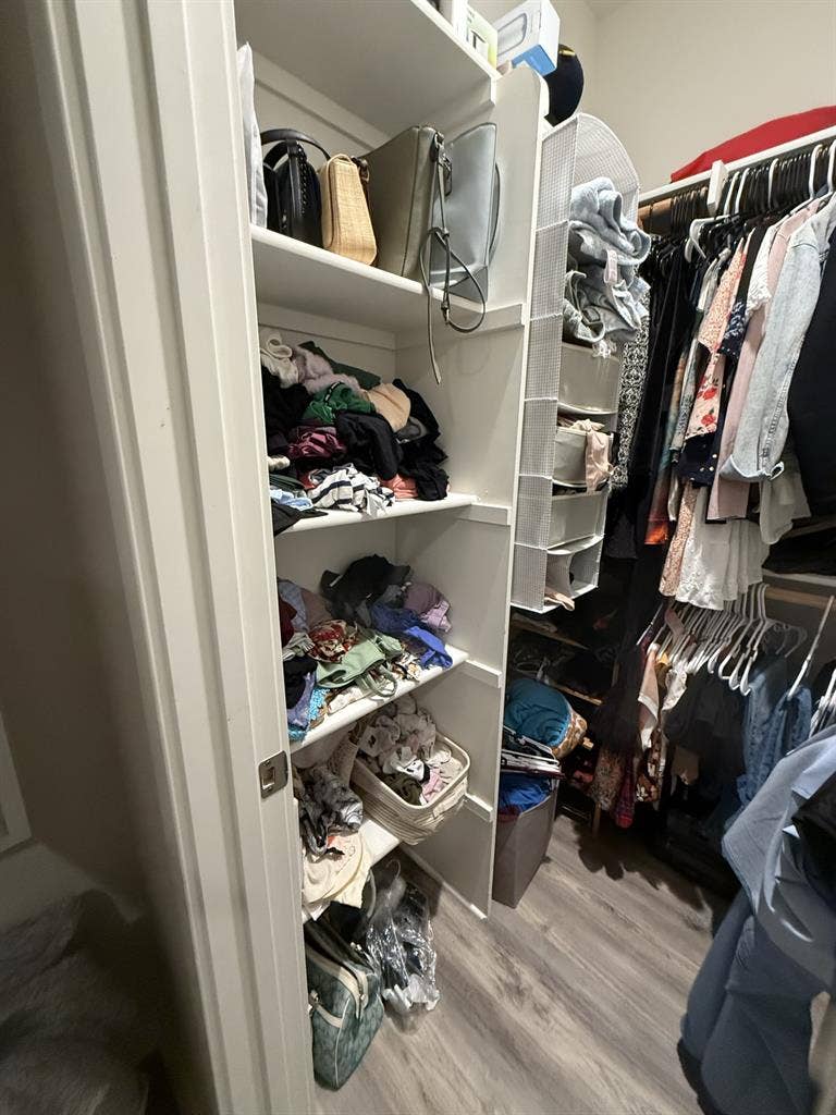 Female housemate needed