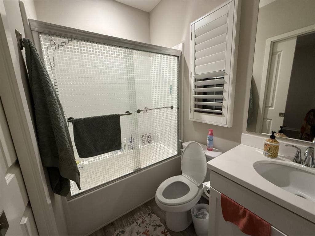 Female housemate needed