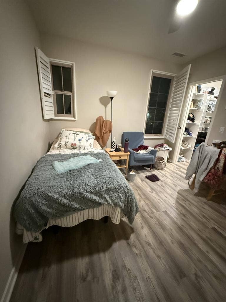 Female housemate needed