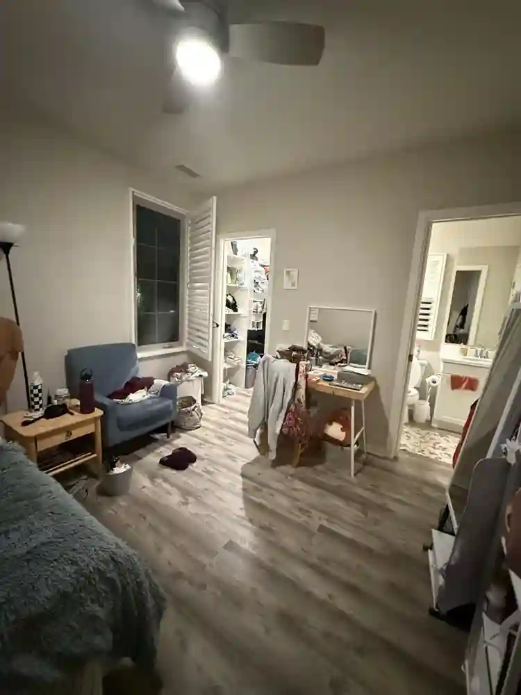 Female housemate needed