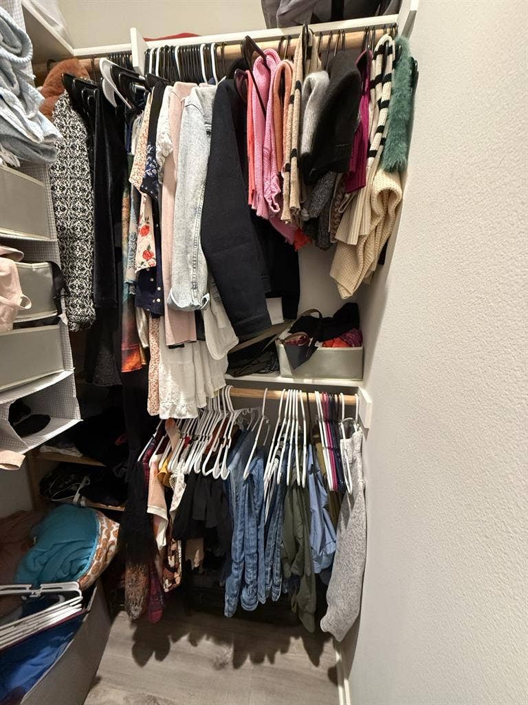 Female housemate needed