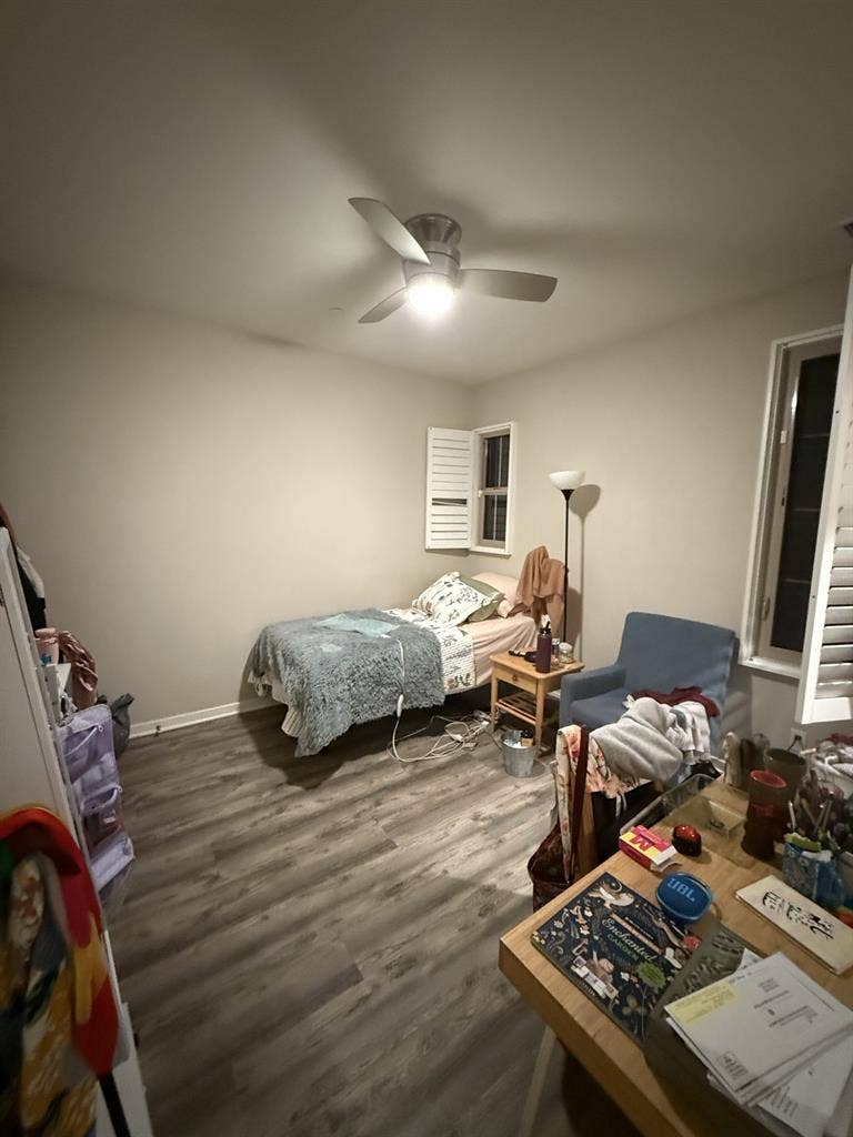 Female housemate needed