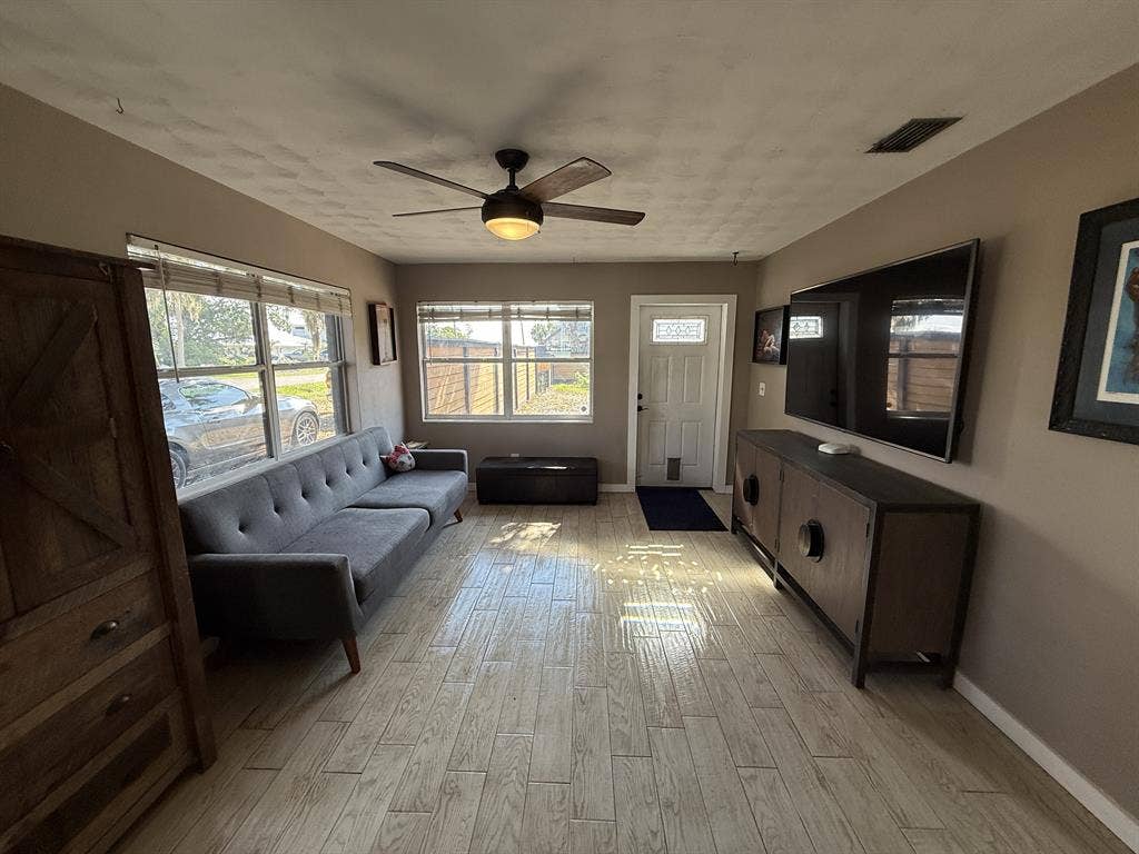 Spacious Private Room for Rent