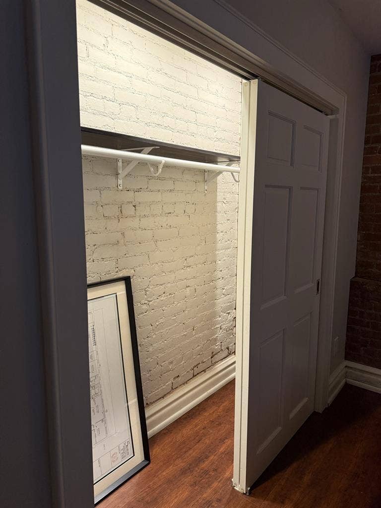 Looking for a
 roomate!