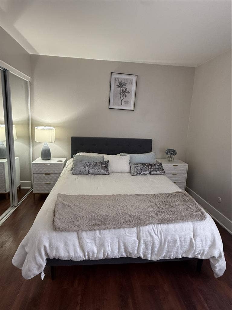 Room to rent with private bat