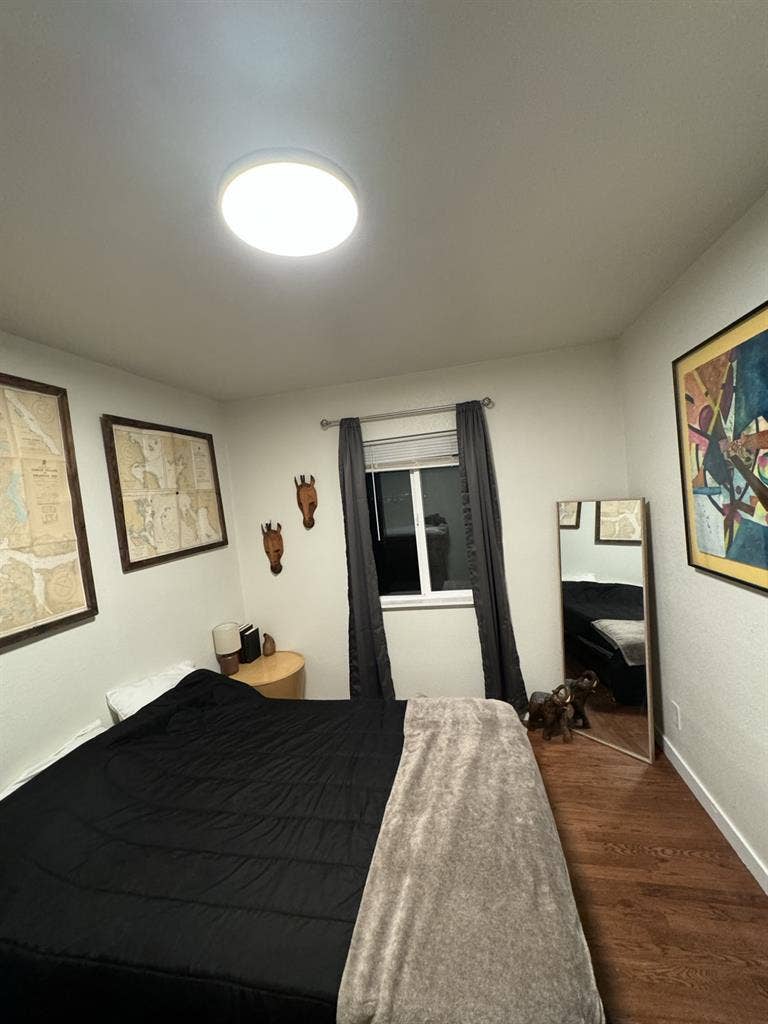 Room for rent near downtown !