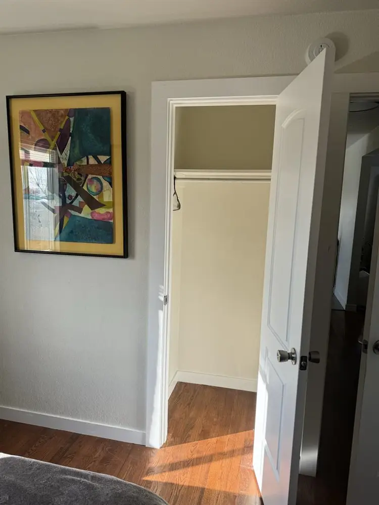 Room for rent near downtown !