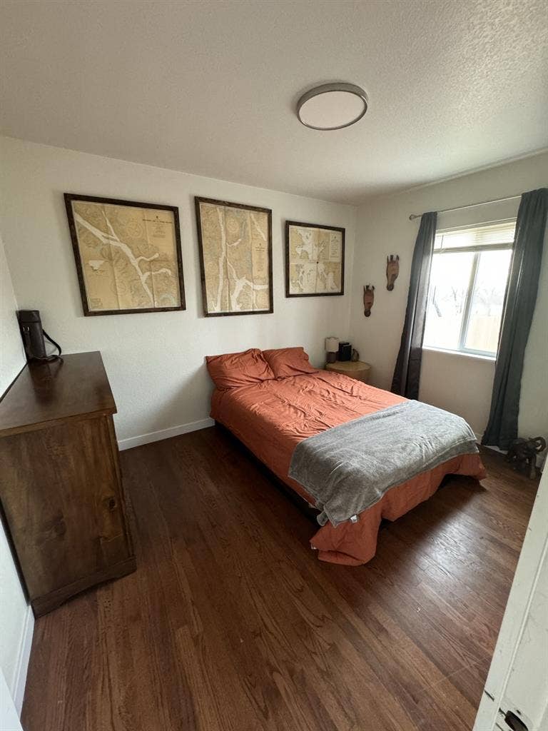Room for rent near downtown !
