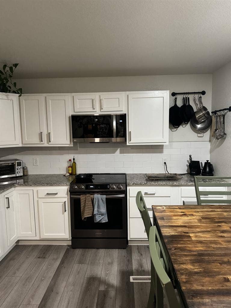 Room for rent near downtown !