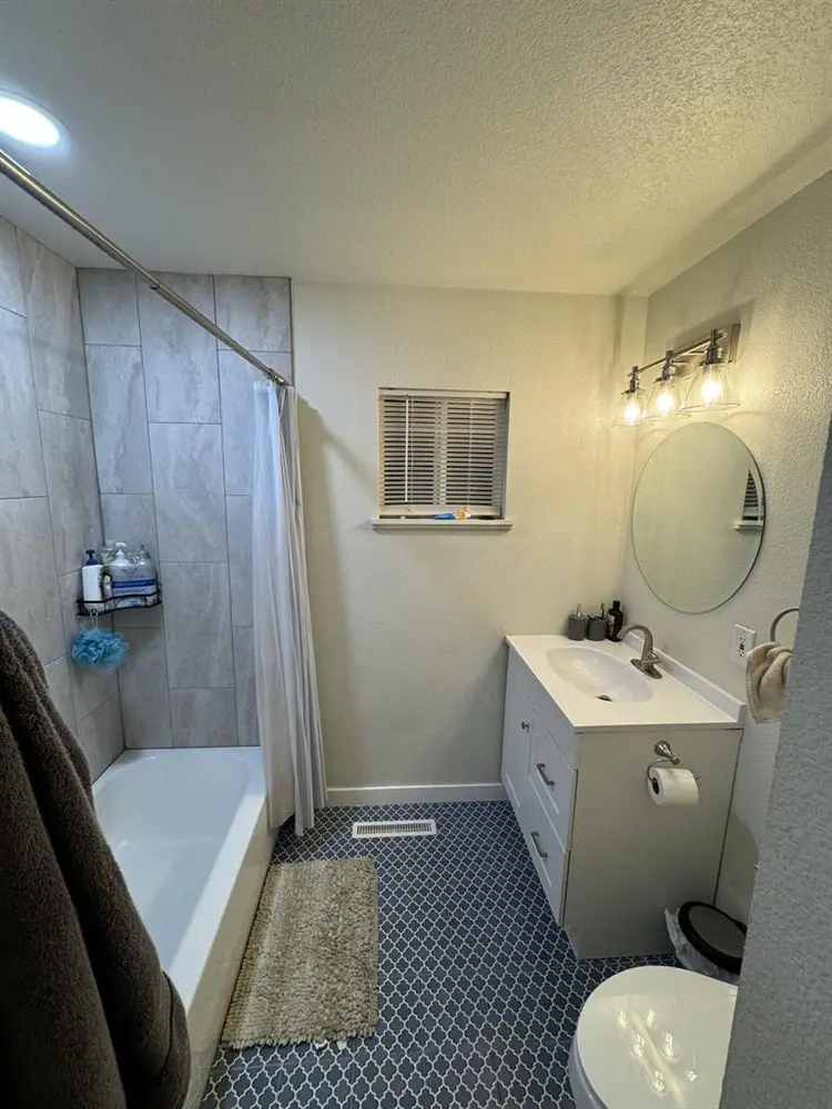 Room for rent near downtown !