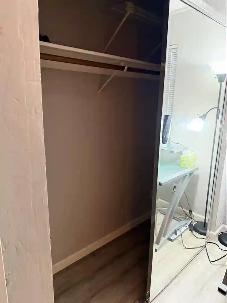 Well-furnished large room for rent