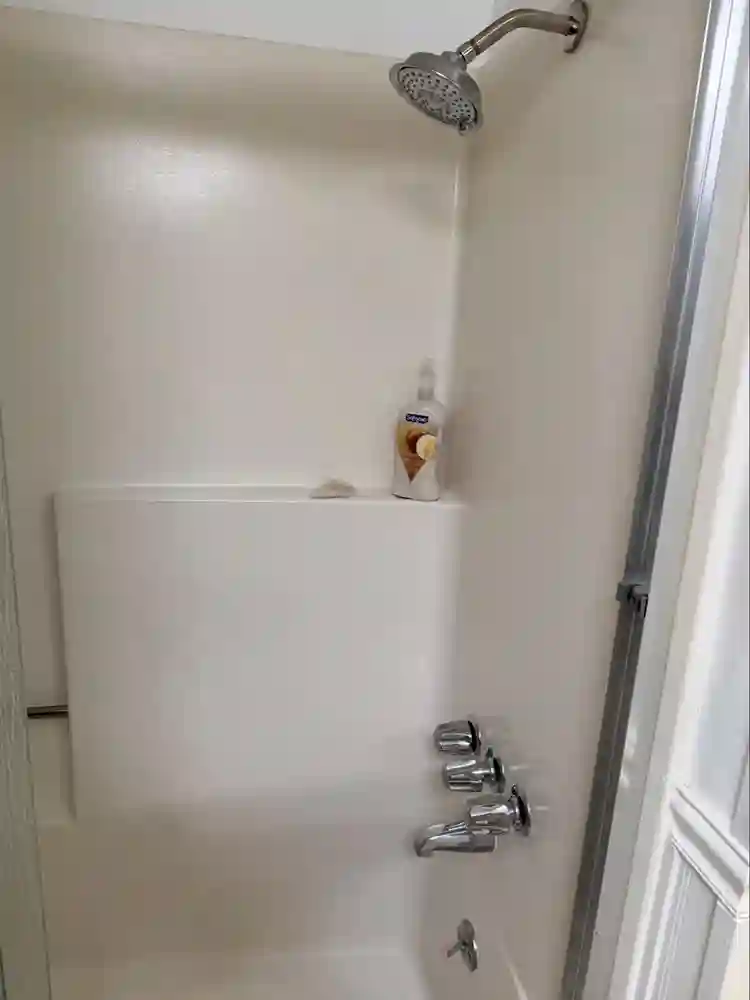 Well-furnished large room for rent