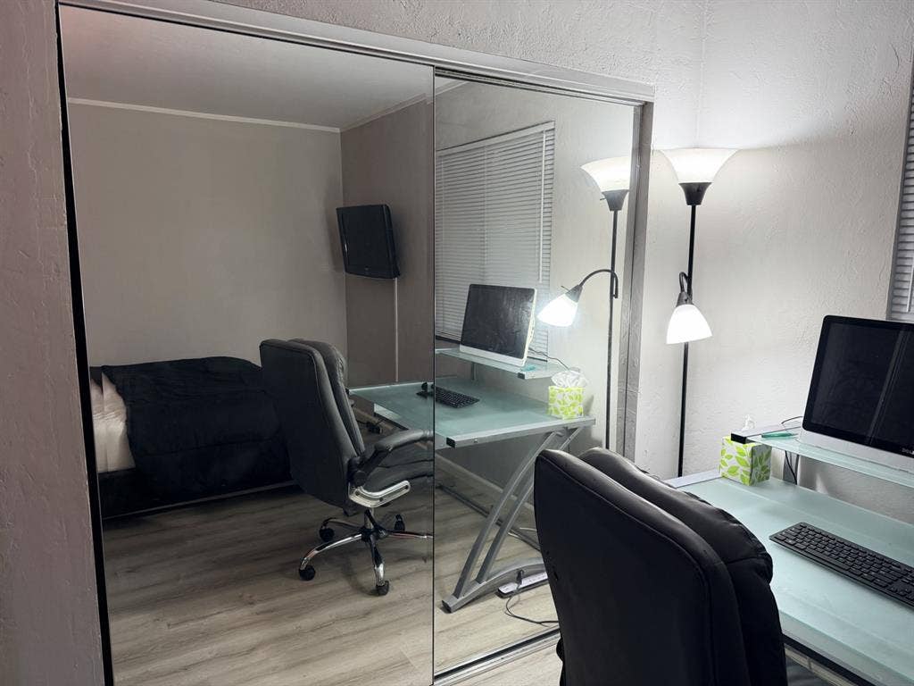 Well-furnished large room for rent