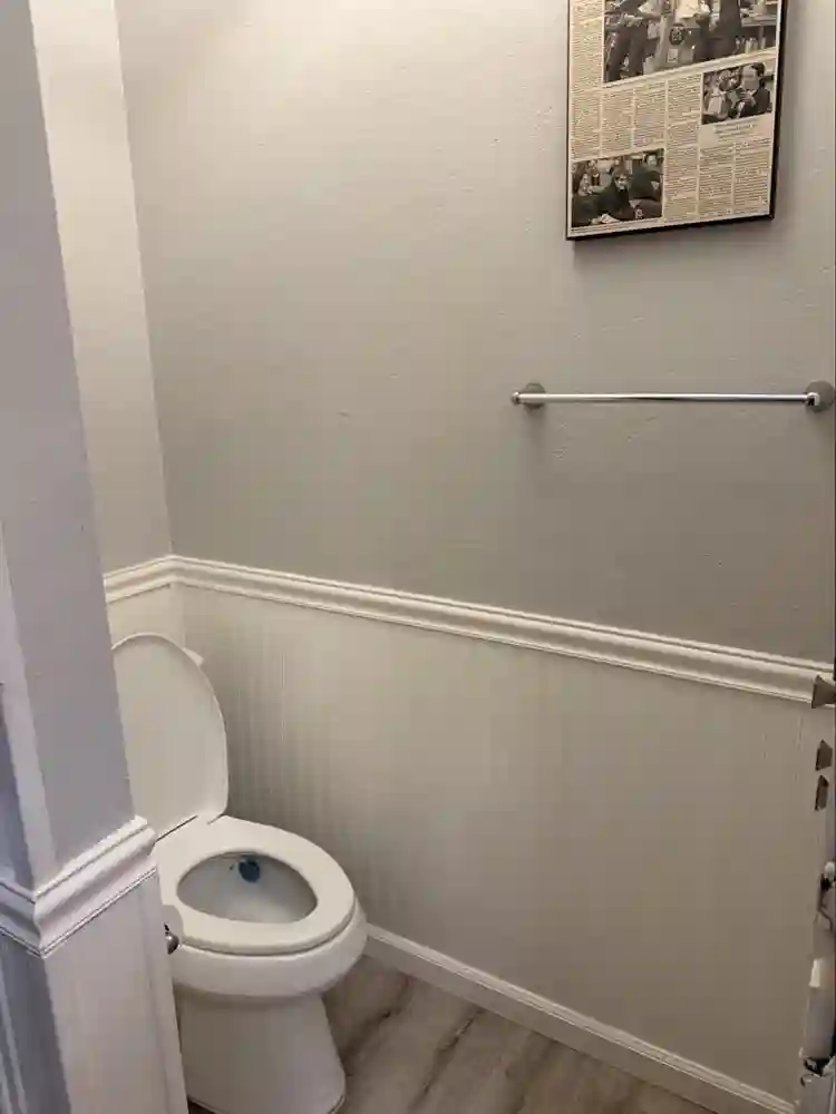 Well-furnished large room for rent