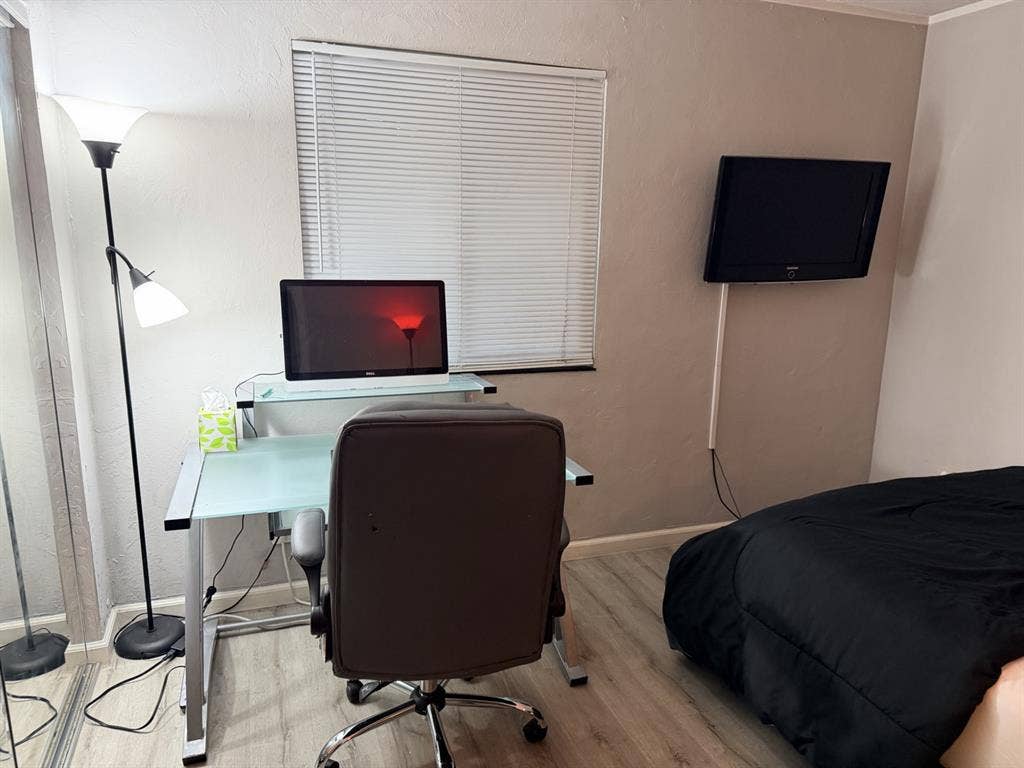 Well-furnished large room for rent
