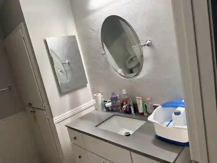 Well-furnished large room for rent