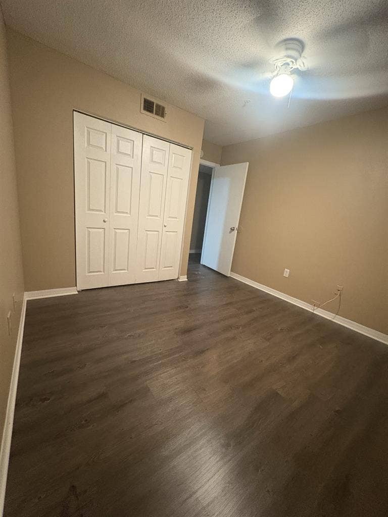 extra bedroom for rent!