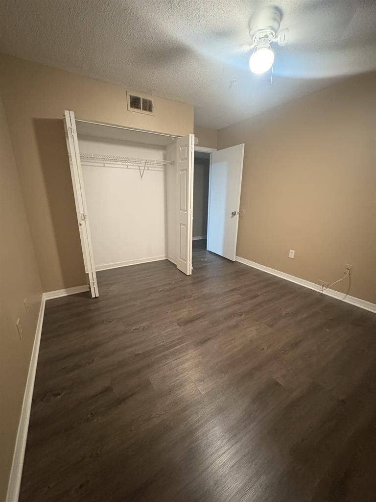 extra bedroom for rent!