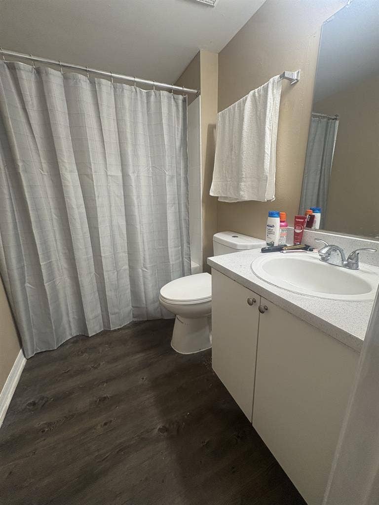 extra bedroom for rent!