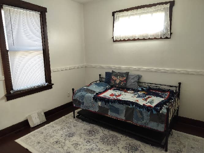 Room to rent to female