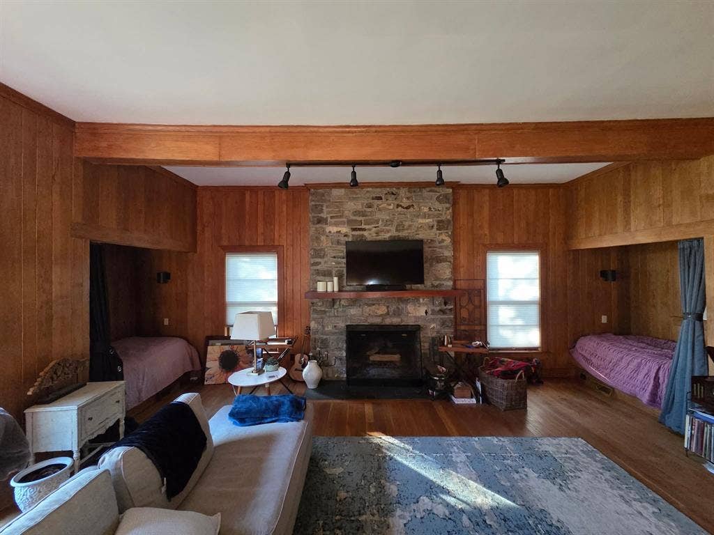 Looking for female roommate