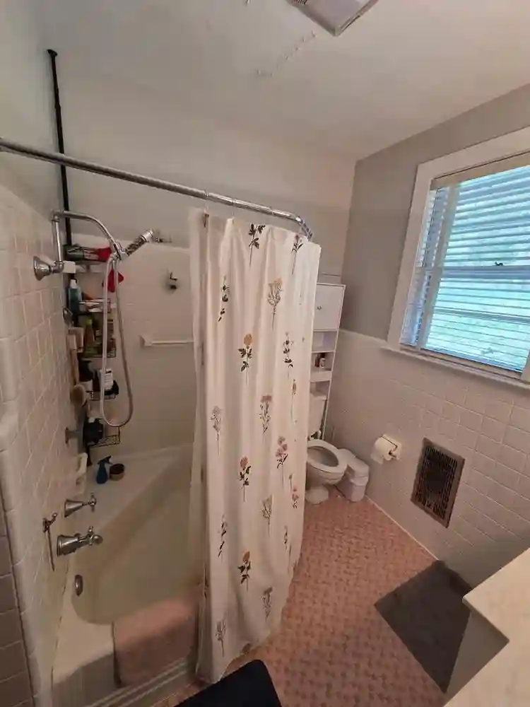 Looking for female roommate