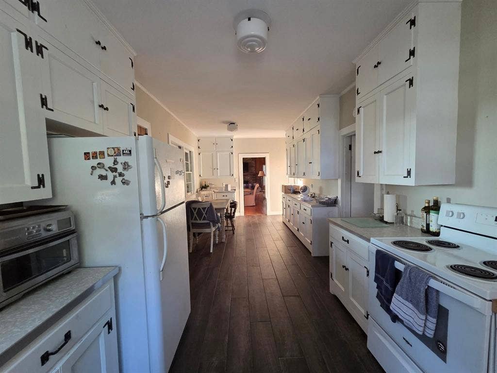 Looking for female roommate