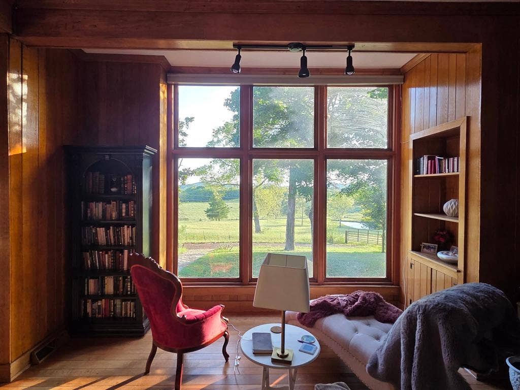 Looking for female roommate