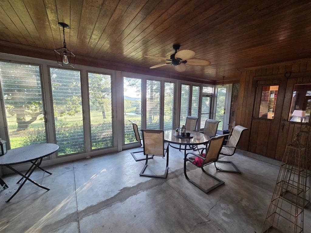 Looking for female roommate