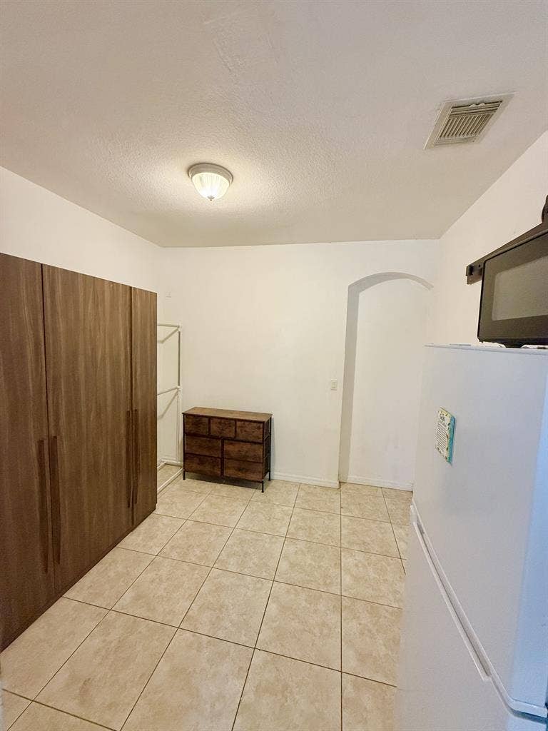 Furnished Modern Studio $M