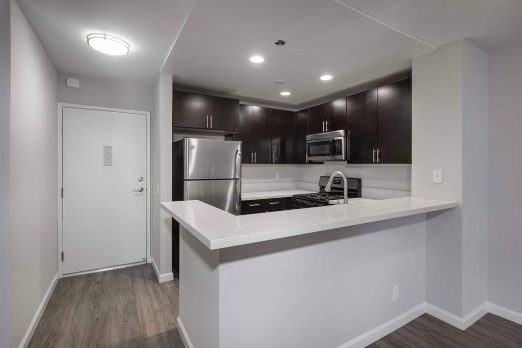 Female Roomie – Runyon Canyon