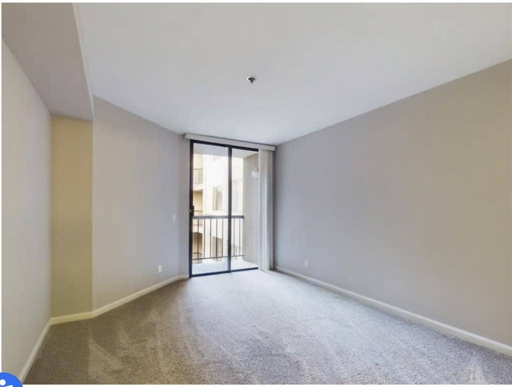 Female Roomie – Runyon Canyon