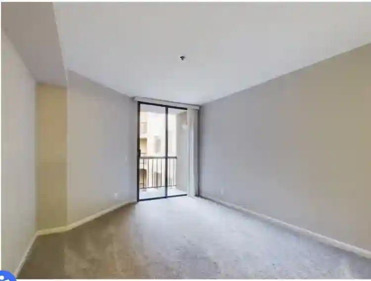 Female Roomie – Runyon Canyon