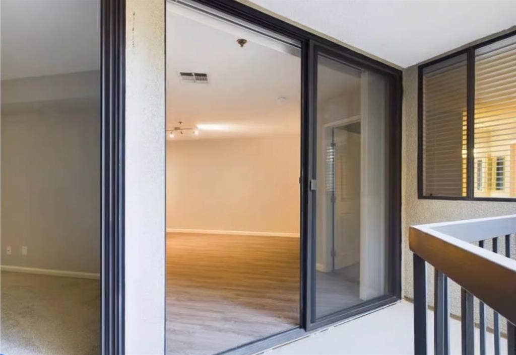 Female Roomie – Runyon Canyon