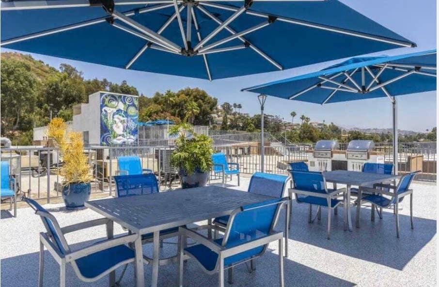 Female Roomie – Runyon Canyon