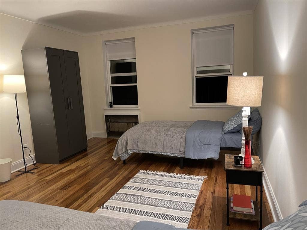 Shared room for women Brooklyn
