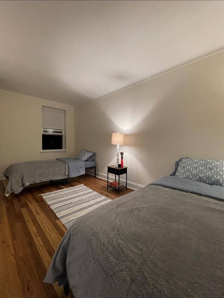 Shared room for women Brooklyn
