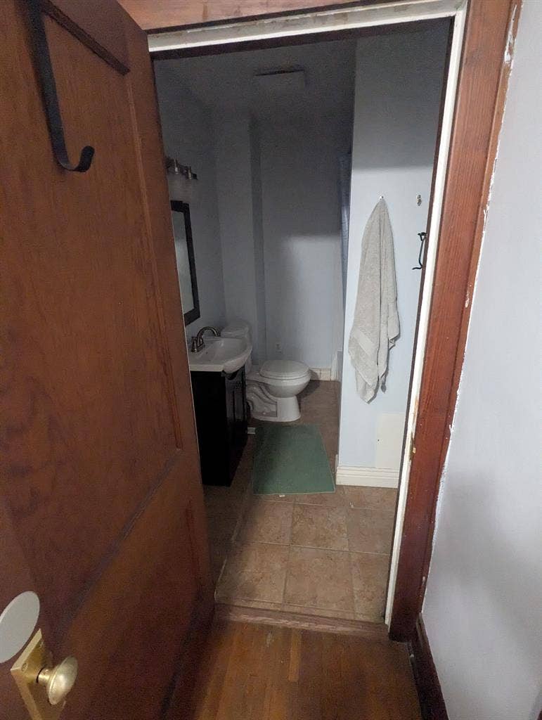 Seeking roommate In merion village