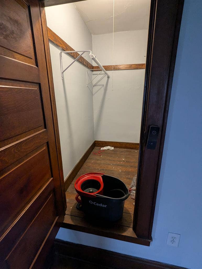 Seeking roommate In merion village