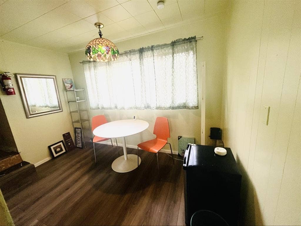 Private room available NOW!