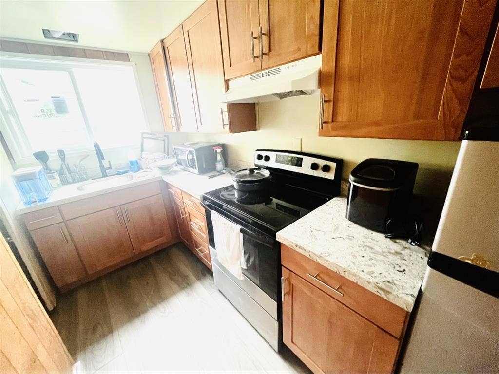 Private room available NOW!