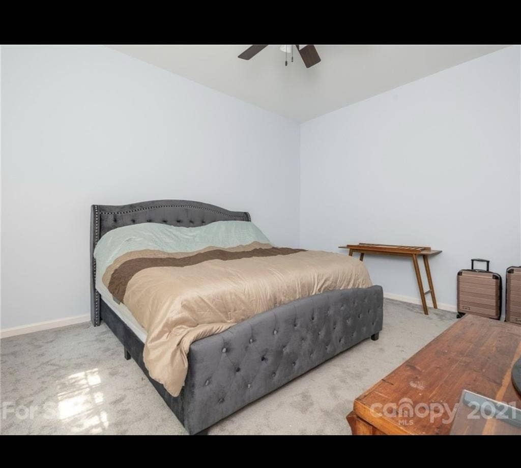 Master bedroom w private bathroom